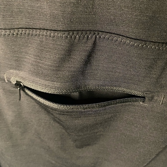 Women’s Athleta Black Tank Top With Back Pocket Size XLT - Picture 9 of 12